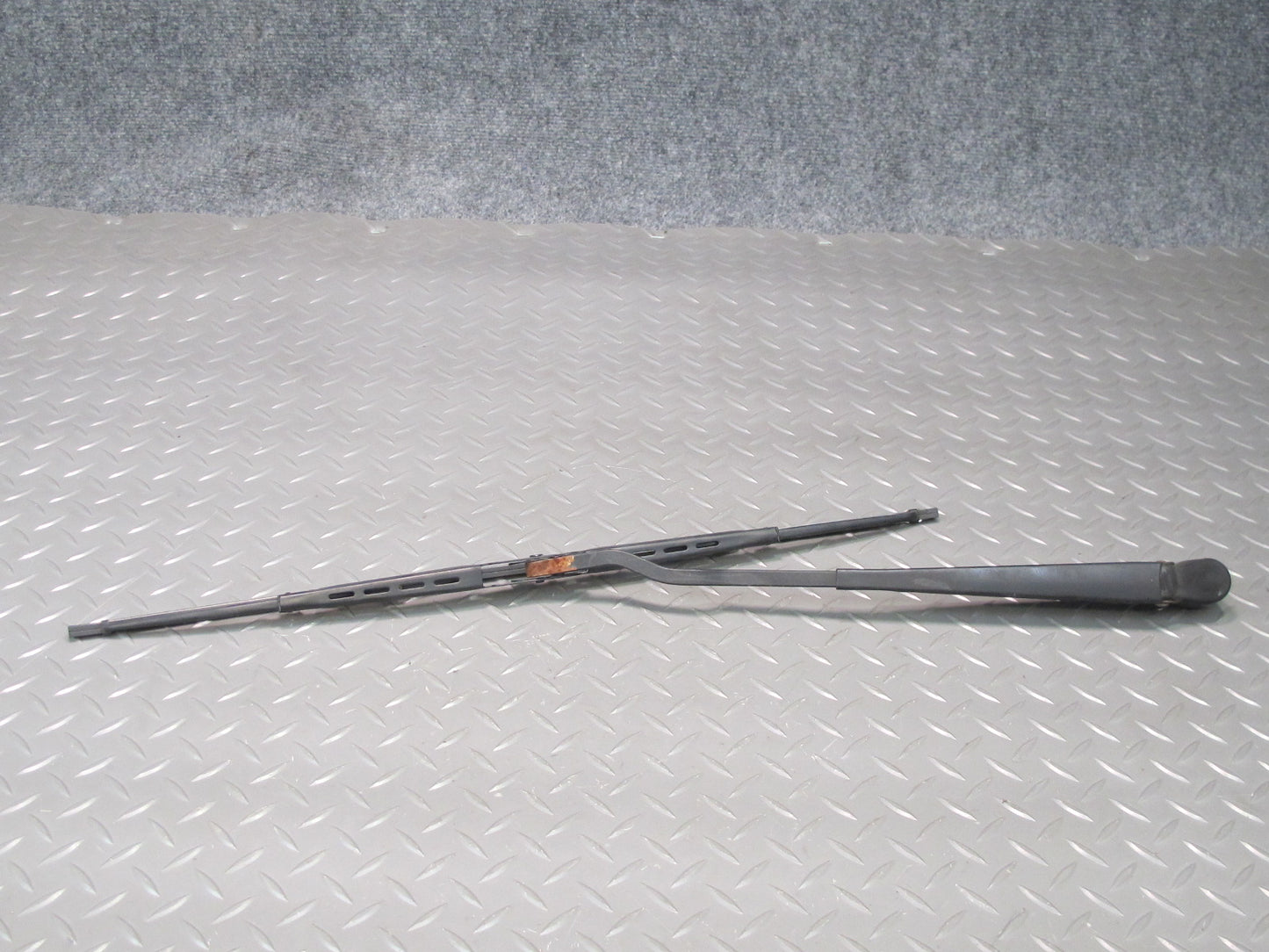 75-85 Mercedes W123 300D Set of 2 Front Left & Right Windshield Wiper Arm OEM