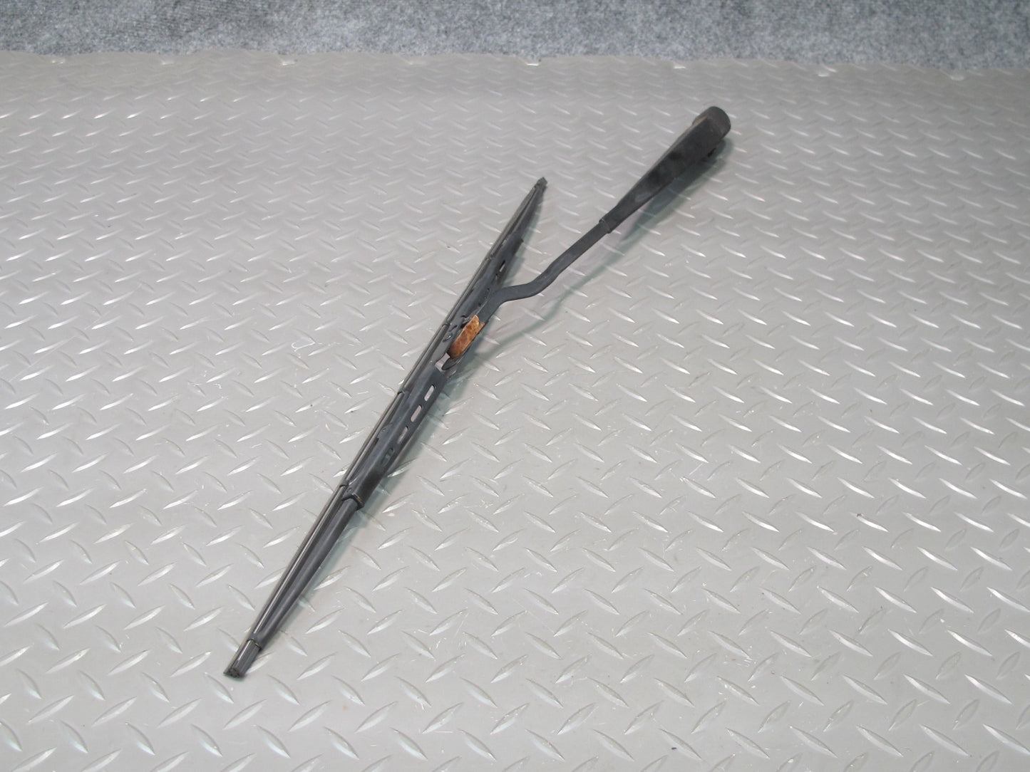 75-85 Mercedes W123 300D Set of 2 Front Left & Right Windshield Wiper Arm OEM