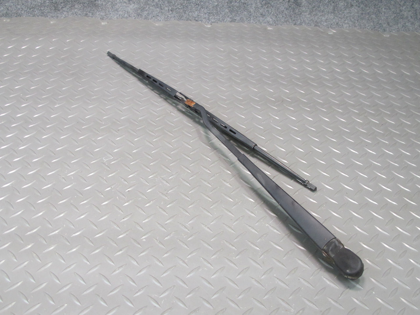 75-85 Mercedes W123 300D Set of 2 Front Left & Right Windshield Wiper Arm OEM