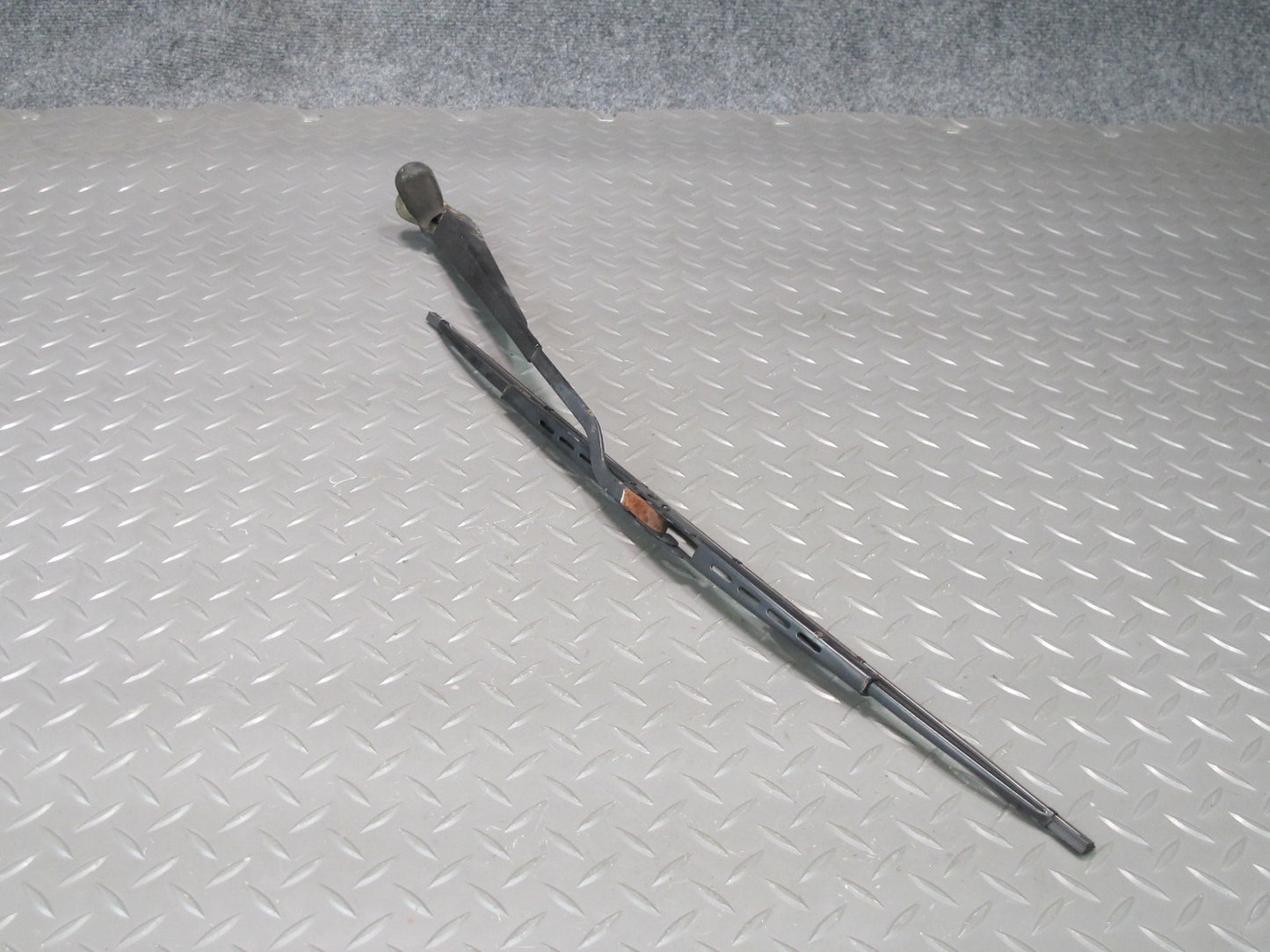 75-85 Mercedes W123 300D Set of 2 Front Left & Right Windshield Wiper Arm OEM