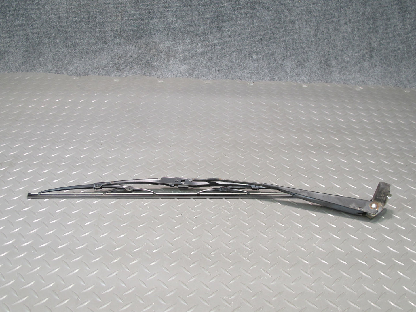 75-85 Mercedes W123 300D Set of 2 Front Left & Right Windshield Wiper Arm OEM