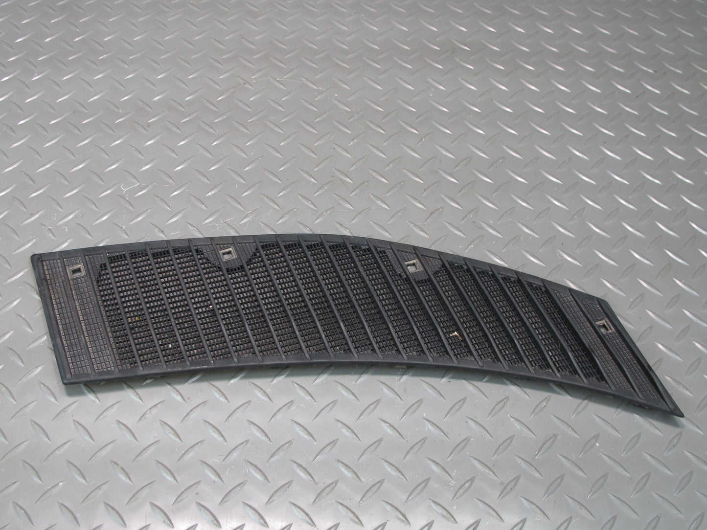 75-85 Mercedes W123 300D Set of 2 Front Left & Right Hood Vent Cowl Grille OEM