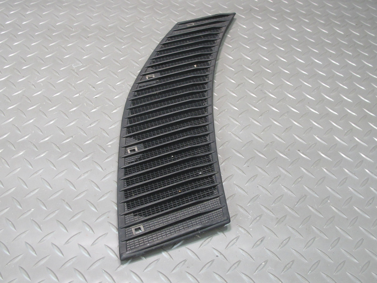 75-85 Mercedes W123 300D Set of 2 Front Left & Right Hood Vent Cowl Grille OEM