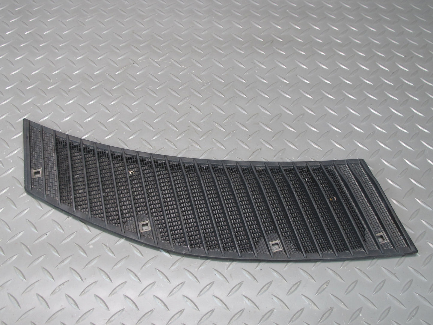 75-85 Mercedes W123 300D Set of 2 Front Left & Right Hood Vent Cowl Grille OEM