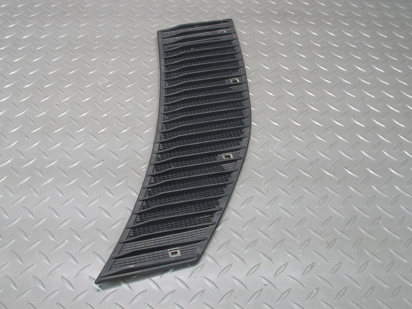 75-85 Mercedes W123 300D Set of 2 Front Left & Right Hood Vent Cowl Grille OEM