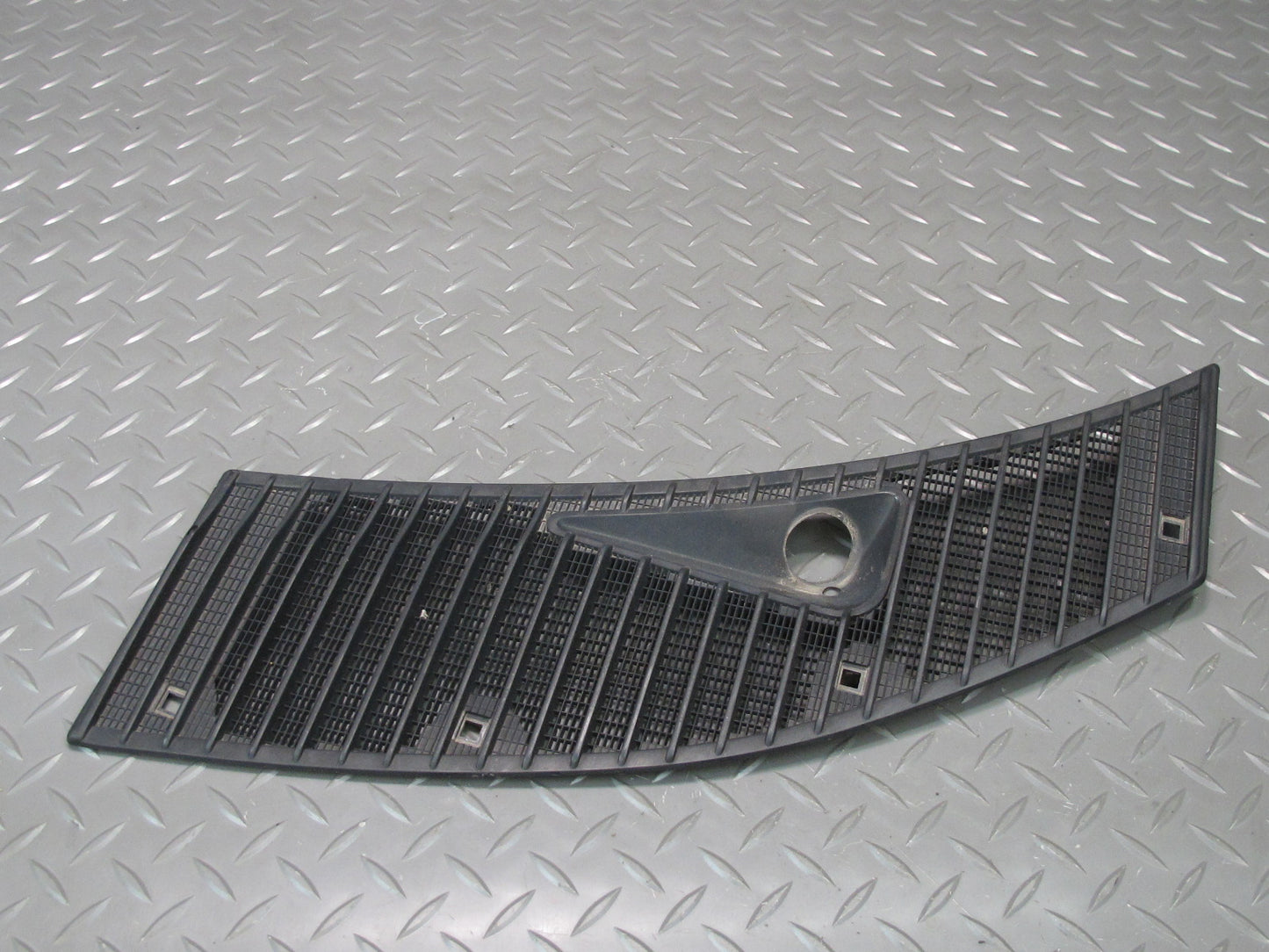 75-85 Mercedes W123 300D Set of 2 Front Left & Right Hood Vent Cowl Grille OEM