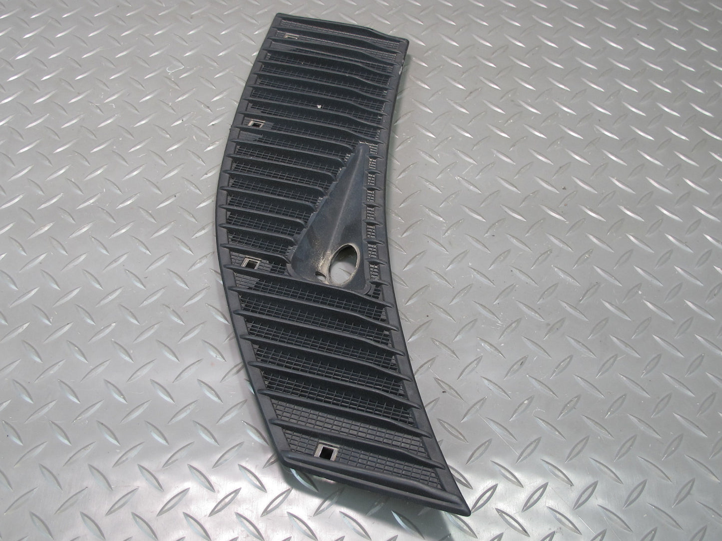 75-85 Mercedes W123 300D Set of 2 Front Left & Right Hood Vent Cowl Grille OEM