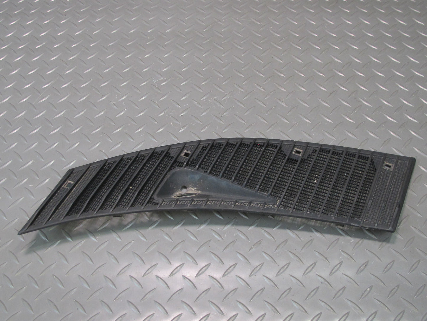 75-85 Mercedes W123 300D Set of 2 Front Left & Right Hood Vent Cowl Grille OEM