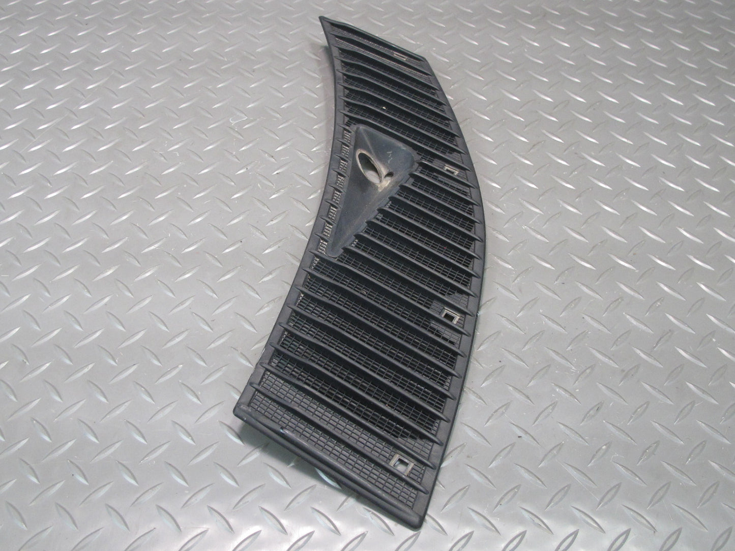 75-85 Mercedes W123 300D Set of 2 Front Left & Right Hood Vent Cowl Grille OEM