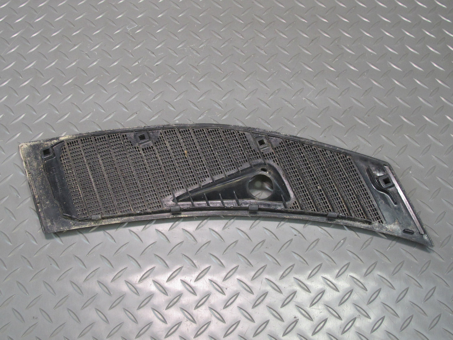 75-85 Mercedes W123 300D Set of 2 Front Left & Right Hood Vent Cowl Grille OEM