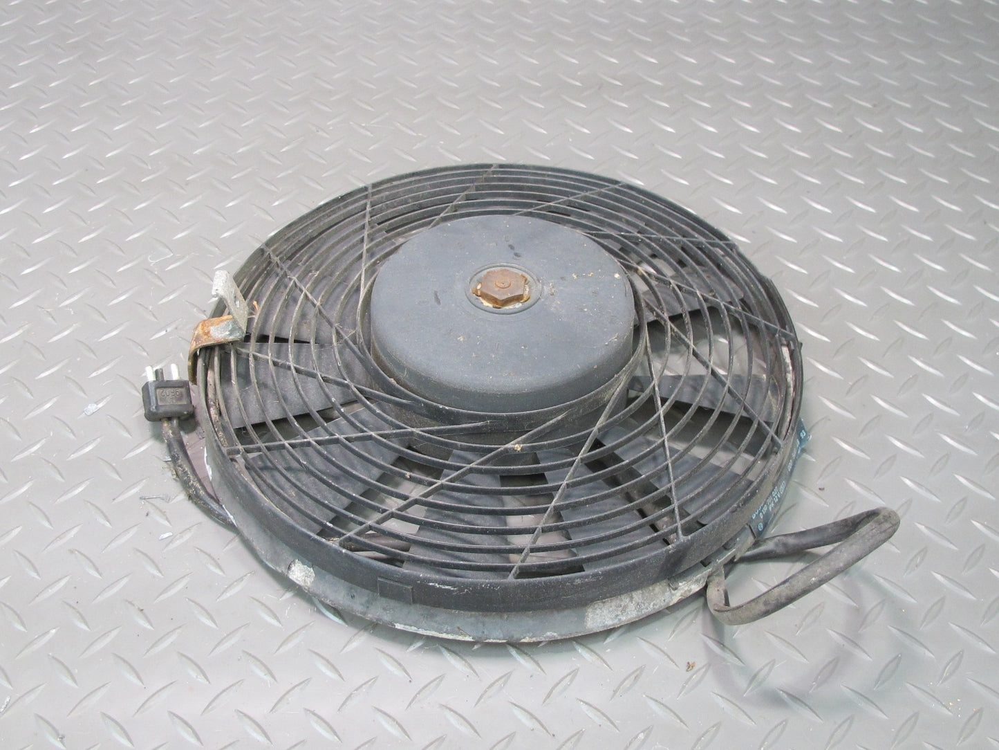 81-85 Mercedes W123 300D Engine Auxiliary AUX Cooling Fan w Blade 0005004893 OEM