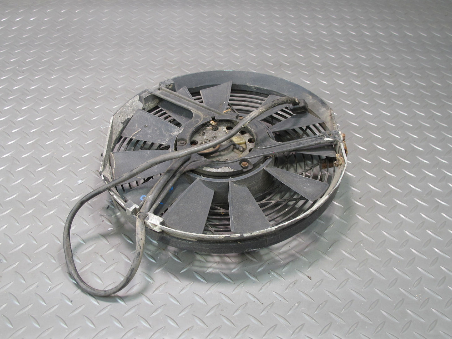 81-85 Mercedes W123 300D Engine Auxiliary AUX Cooling Fan w Blade 0005004893 OEM