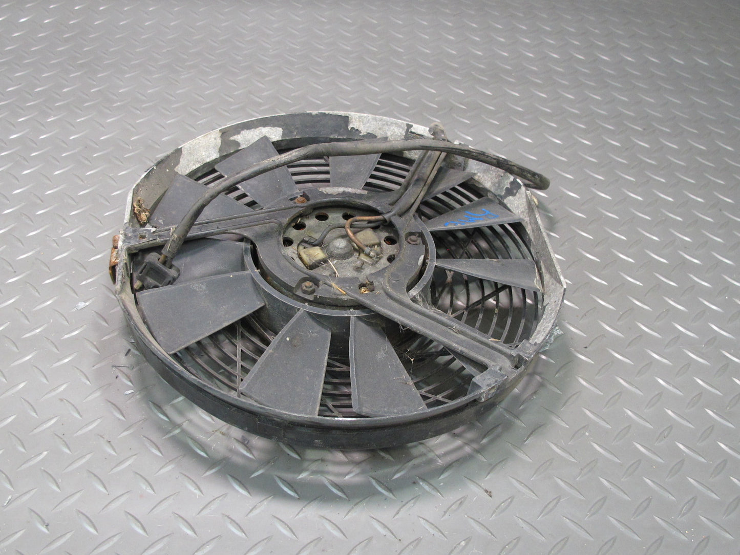 81-85 Mercedes W123 300D Engine Auxiliary AUX Cooling Fan w Blade 0005004893 OEM