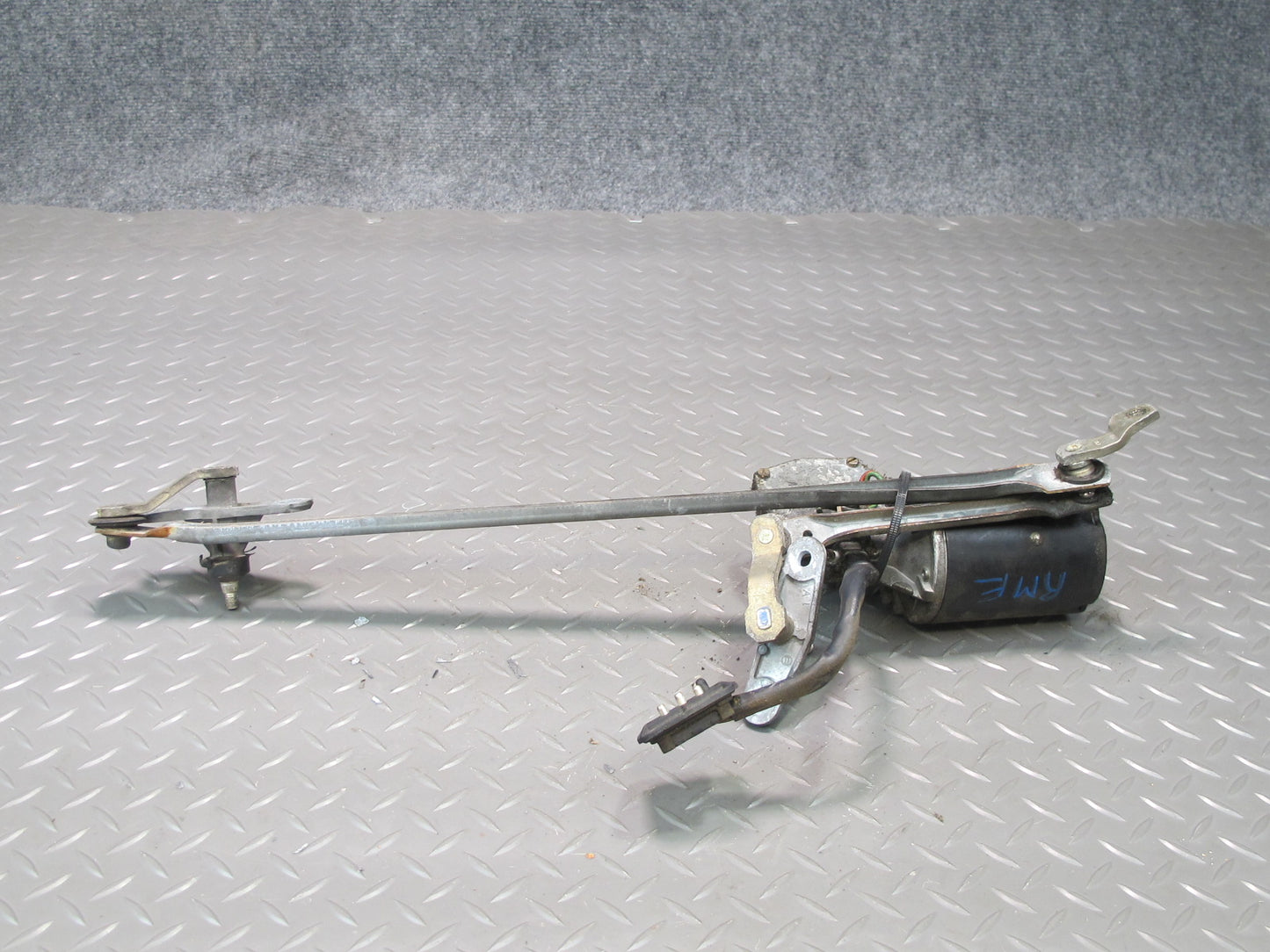 77-85 Mercedes W123 300D Windshield Wiper Transmission Linkage w Motor OEM