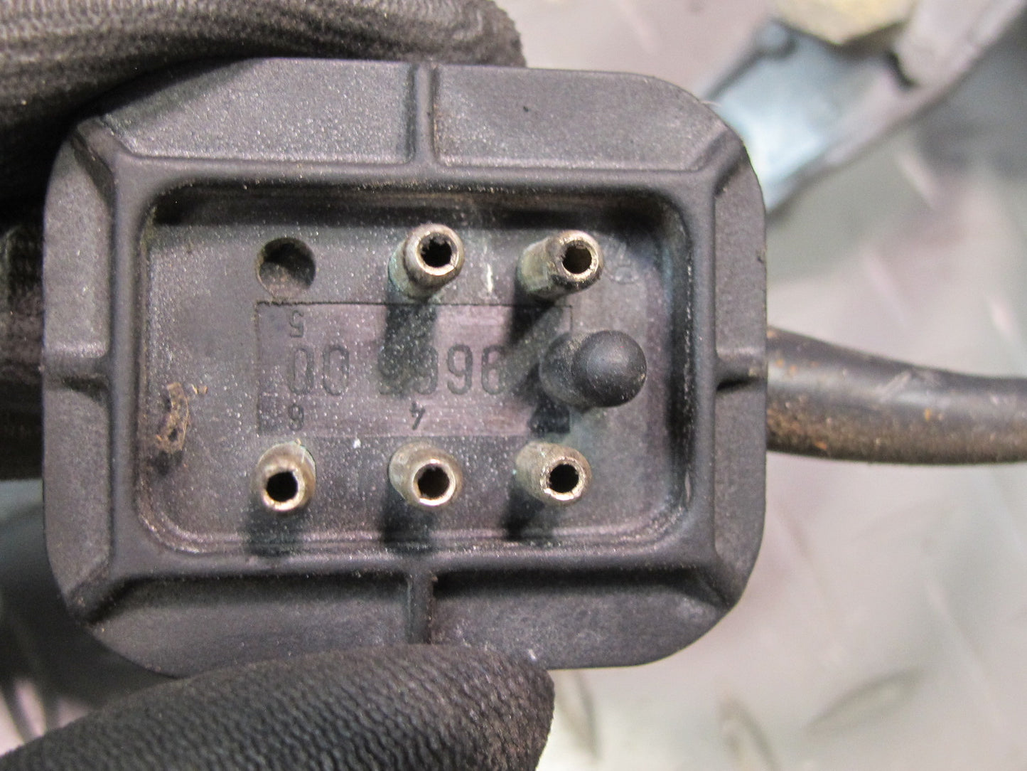 77-85 Mercedes W123 300D Windshield Wiper Transmission Linkage w Motor OEM