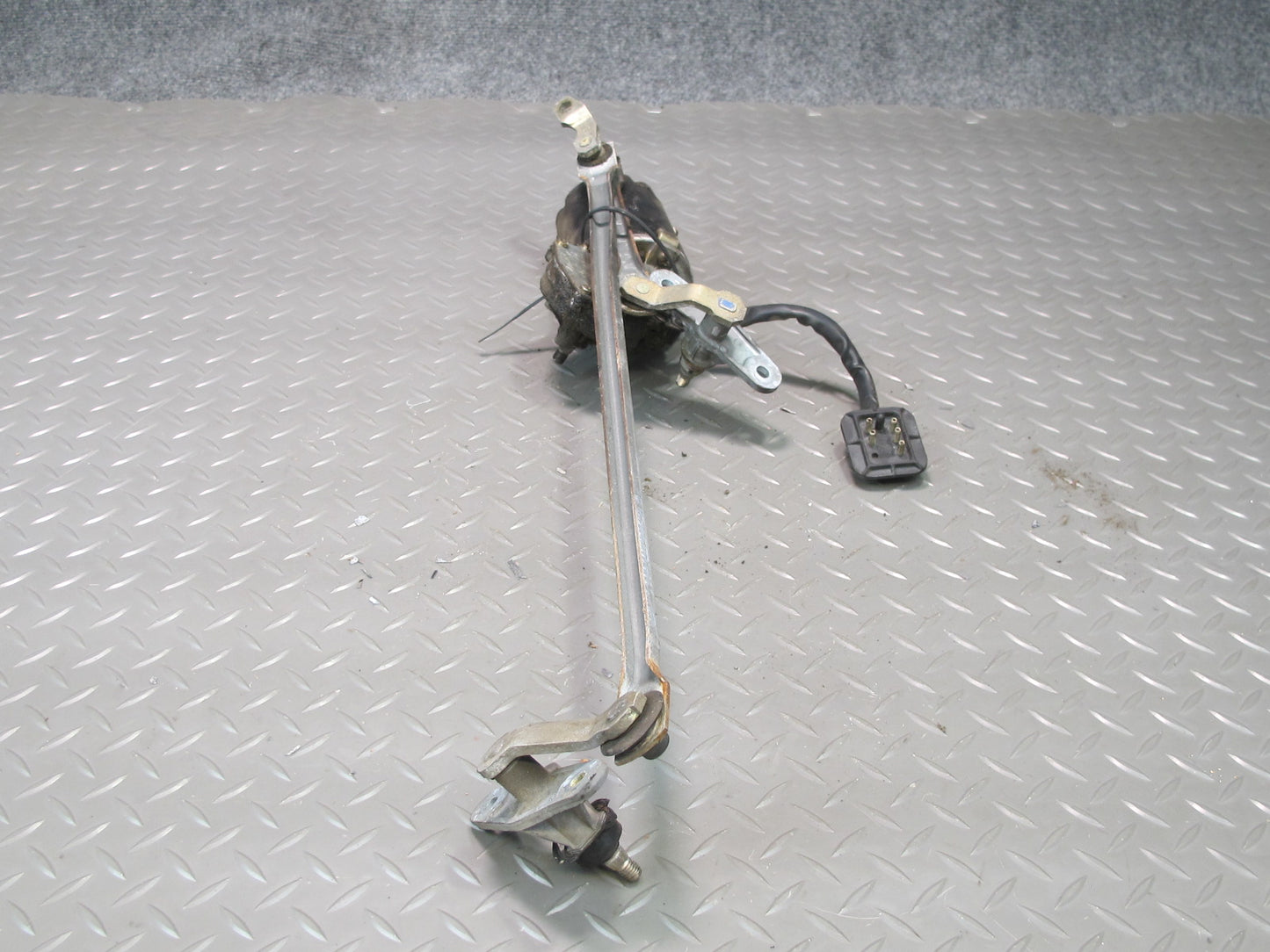 77-85 Mercedes W123 300D Windshield Wiper Transmission Linkage w Motor OEM