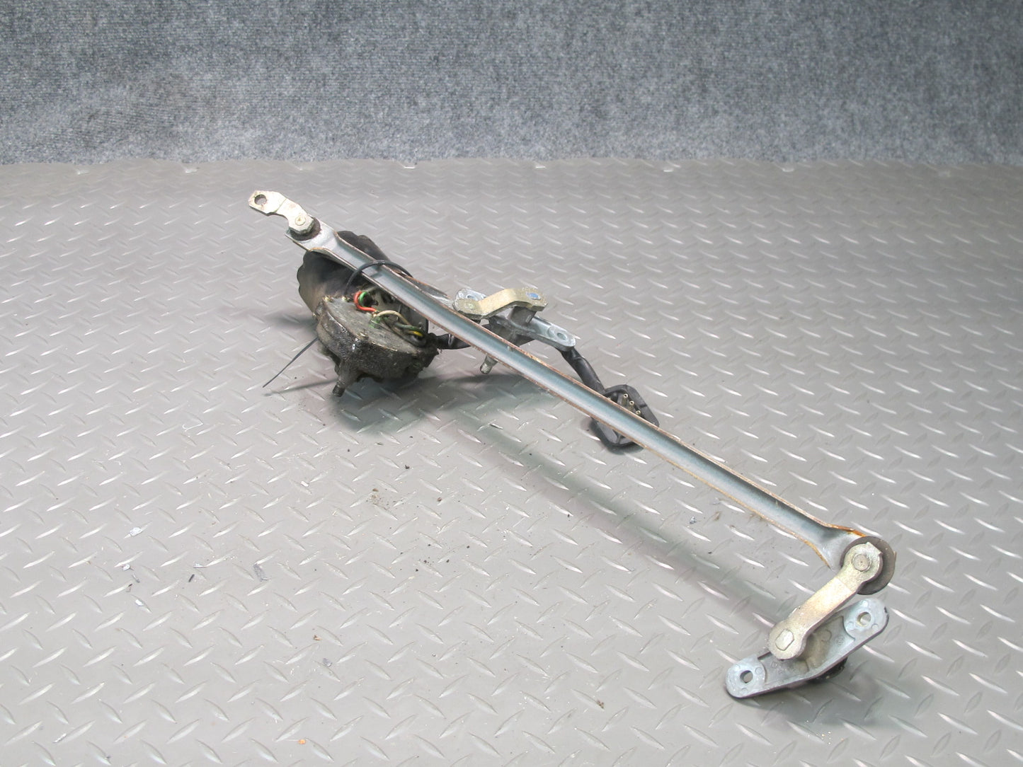 77-85 Mercedes W123 300D Windshield Wiper Transmission Linkage w Motor OEM