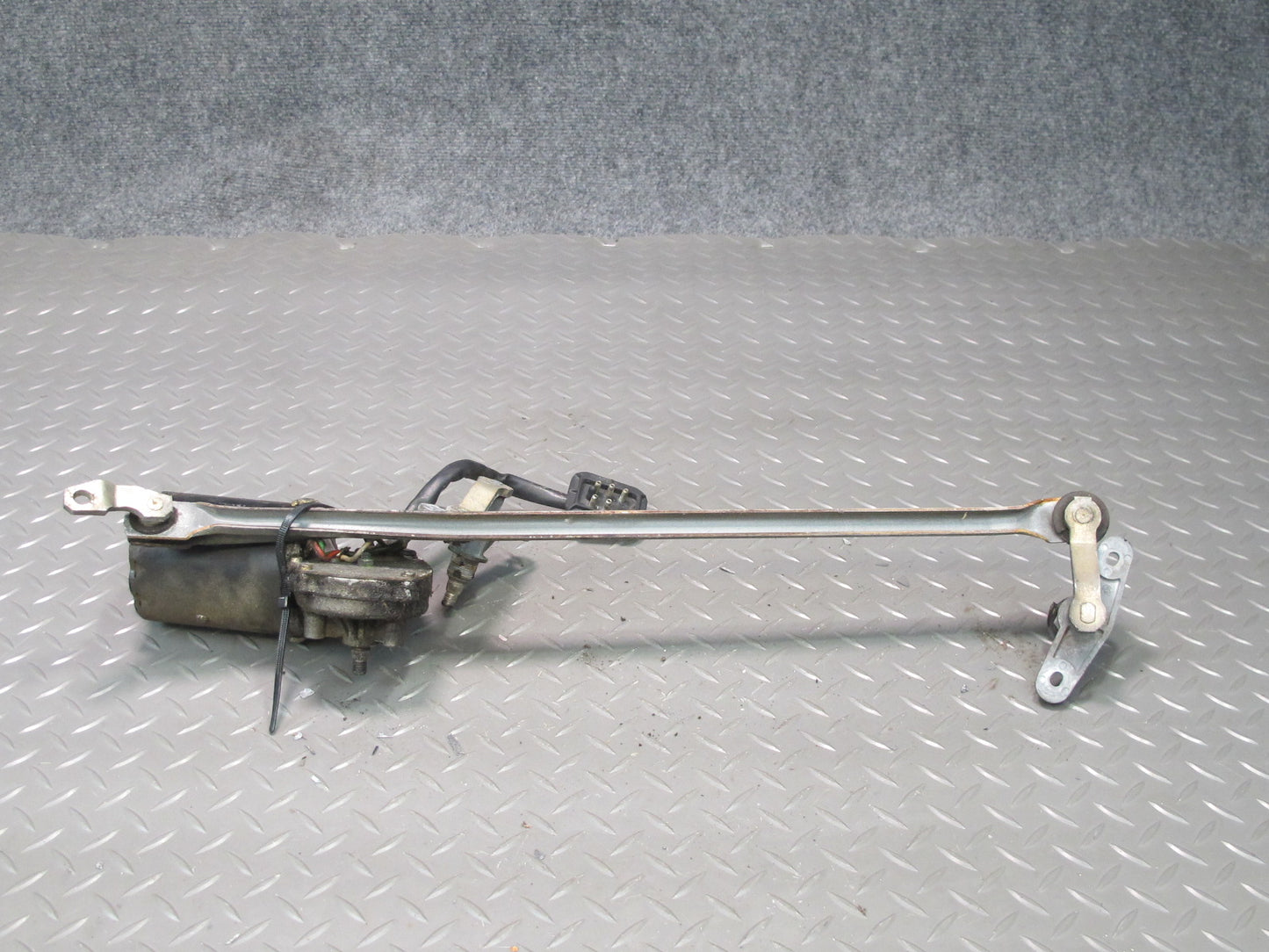77-85 Mercedes W123 300D Windshield Wiper Transmission Linkage w Motor OEM