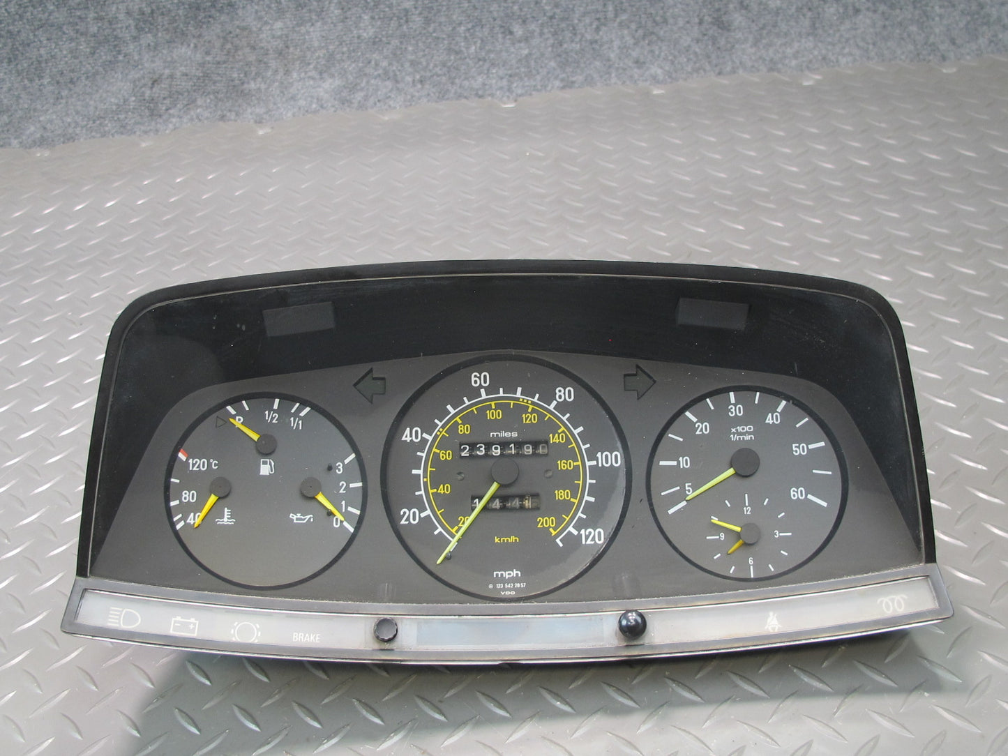 1984 Mercedes W123 300D Diesel A/T Instrument Cluster Gauge Speedometer OEM