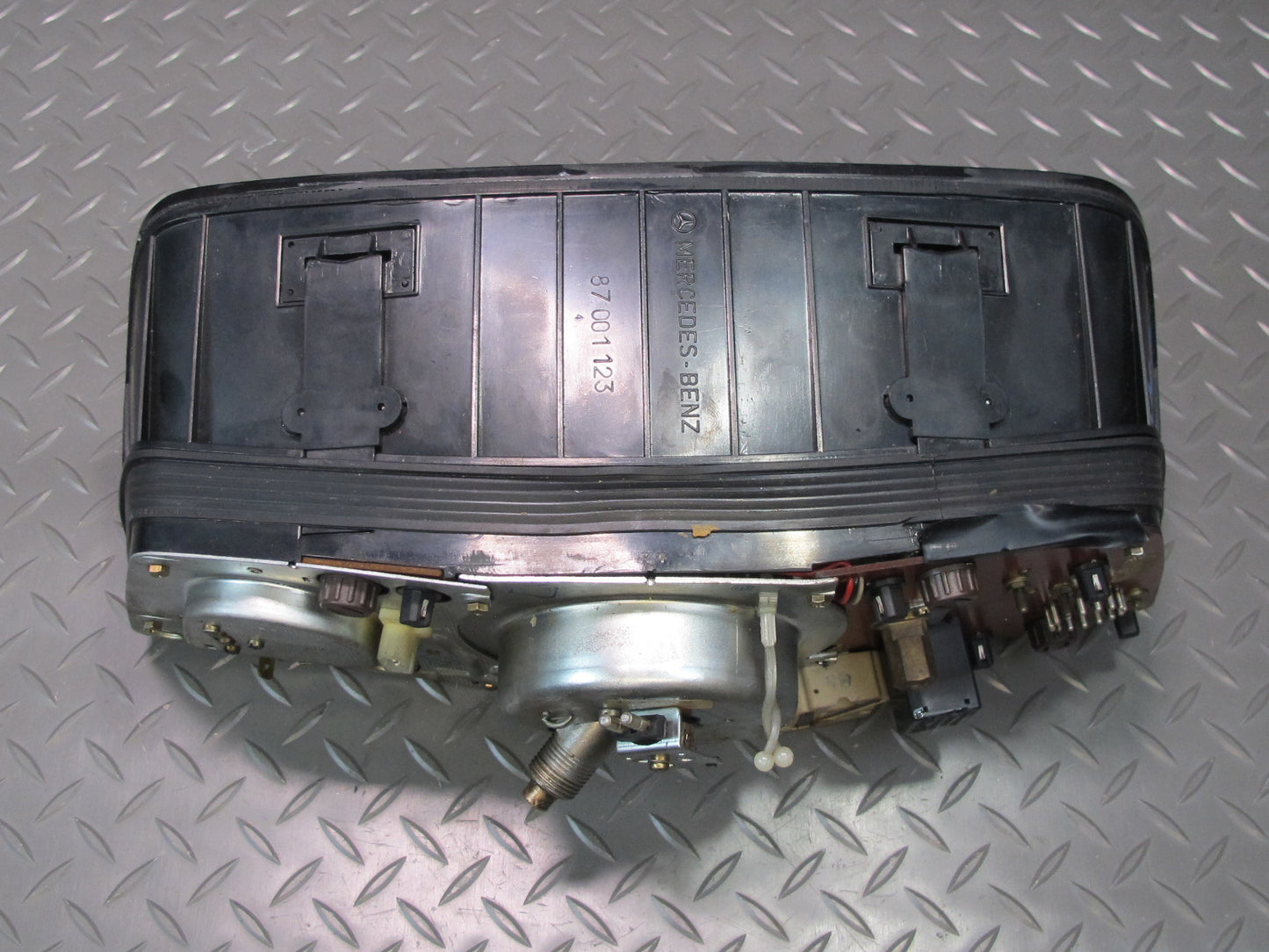 1984 Mercedes W123 300D Diesel A/T Instrument Cluster Gauge Speedometer OEM