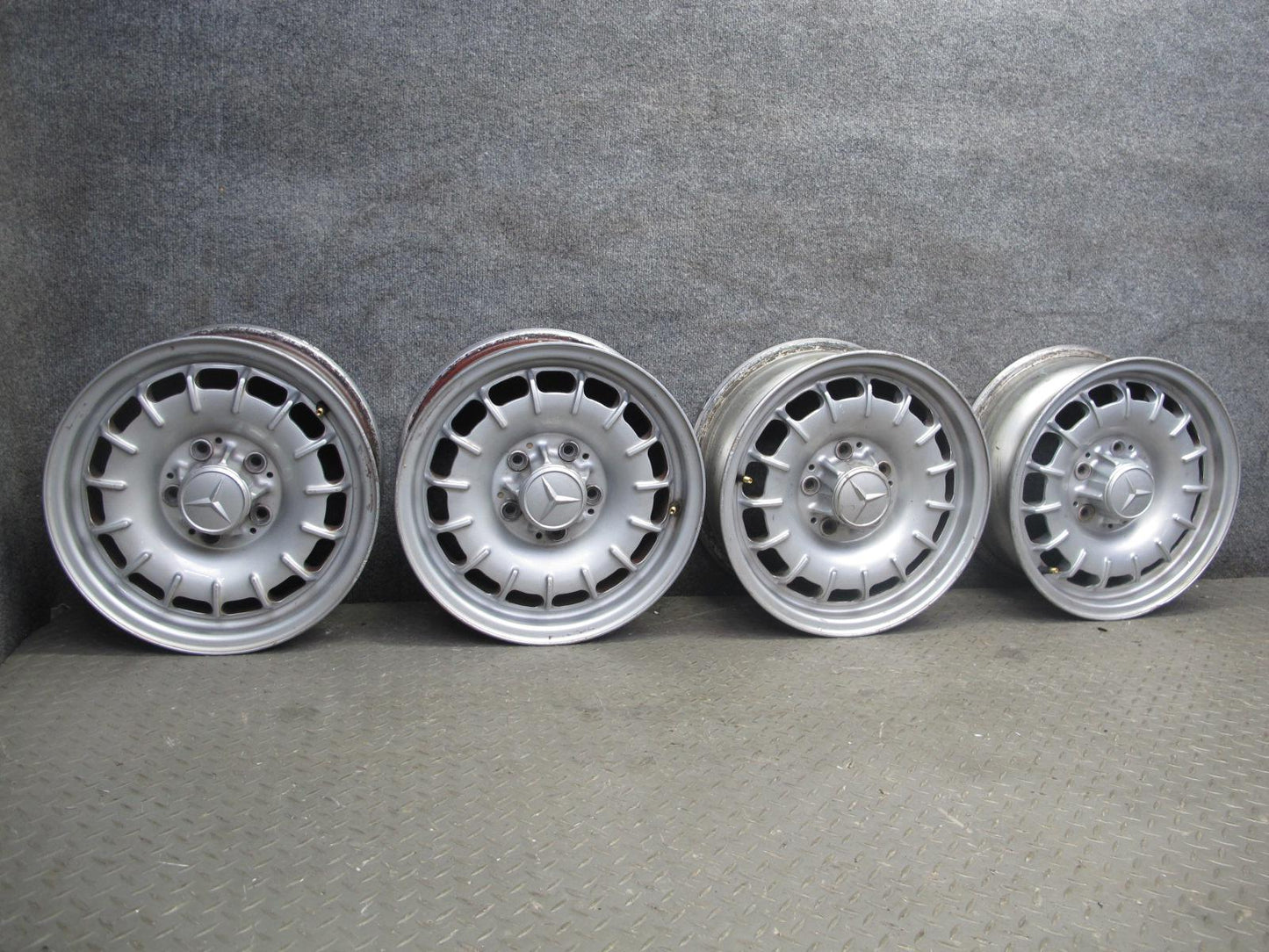 75-85 Mercedes W123 300D Set of 4 Factory 14" R14 Alloy Wheel Rim 14x6J ET30 OEM