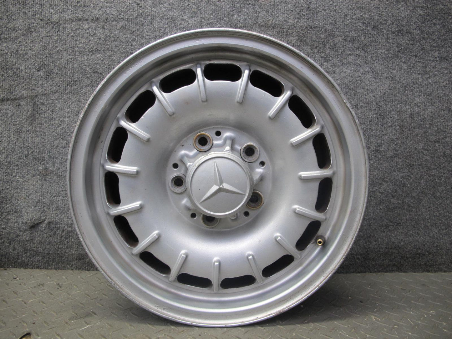 75-85 Mercedes W123 300D Set of 4 Factory 14" R14 Alloy Wheel Rim 14x6J ET30 OEM