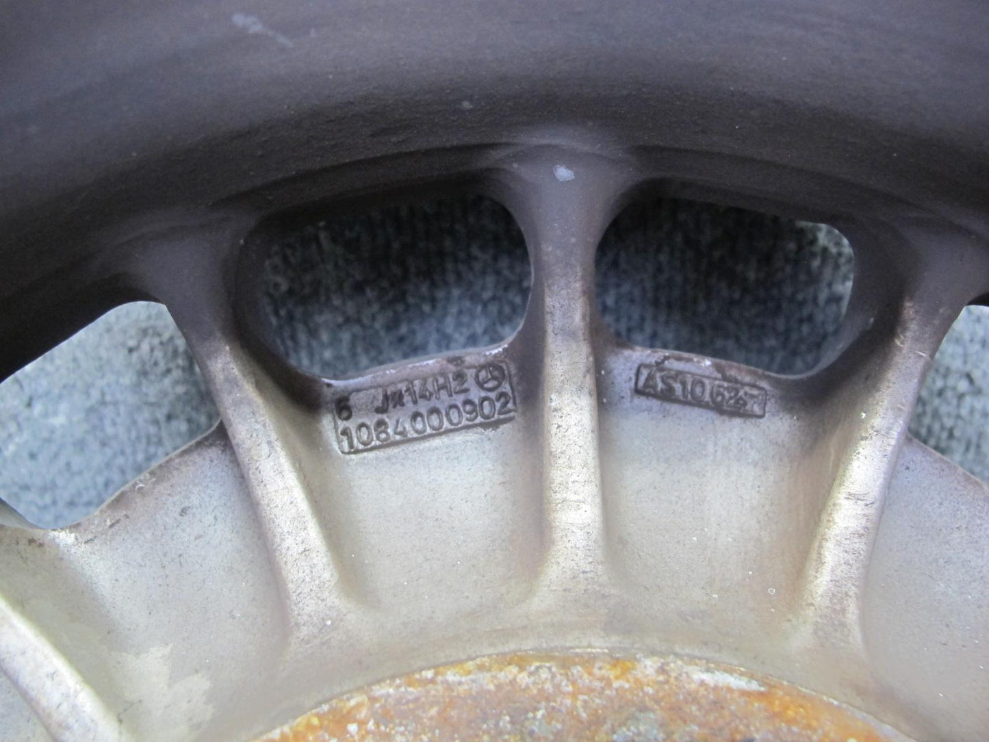 75-85 Mercedes W123 300D Set of 4 Factory 14" R14 Alloy Wheel Rim 14x6J ET30 OEM