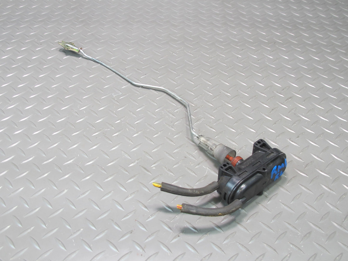 75-85 Mercedes W123 300D Rear Left Door Lock Vacuum Actuator OEM