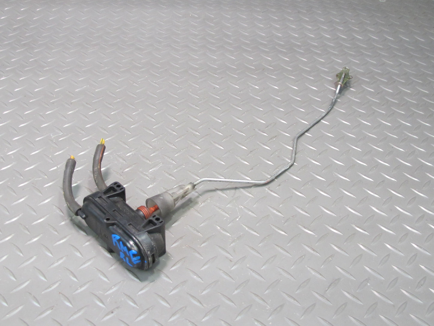 75-85 Mercedes W123 300D Rear Left Door Lock Vacuum Actuator OEM