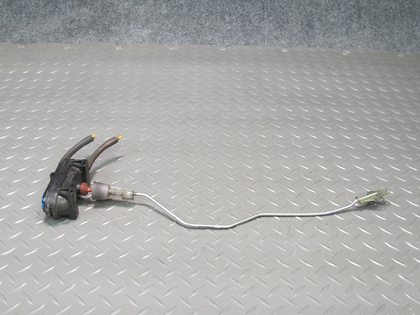 75-85 Mercedes W123 300D Rear Left Door Lock Vacuum Actuator OEM