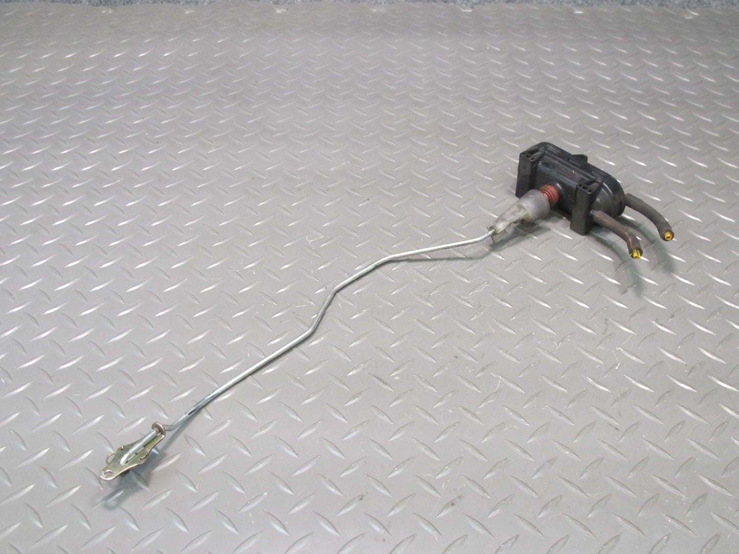 75-85 Mercedes W123 300D Rear Left Door Lock Vacuum Actuator OEM