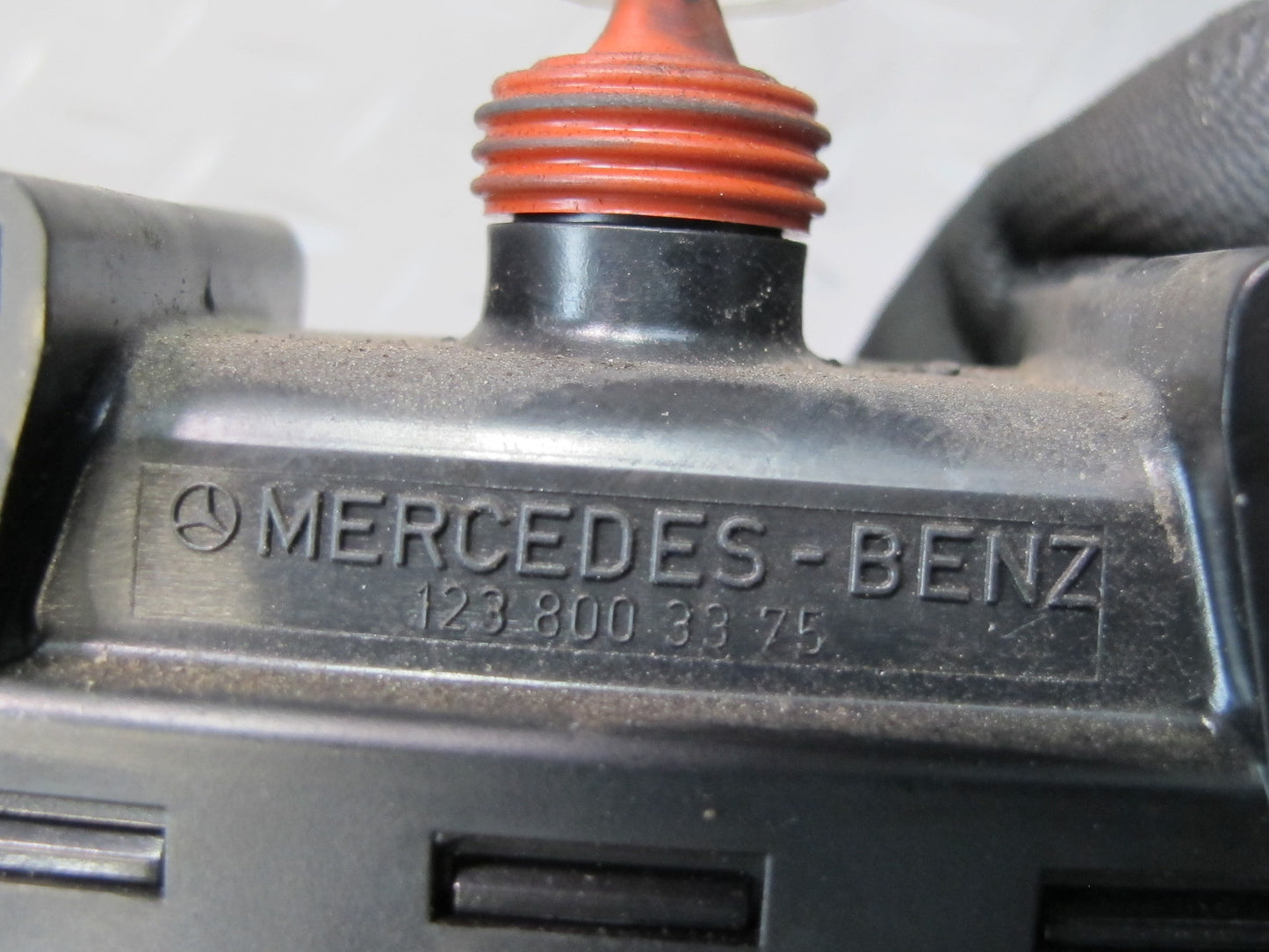 75-85 Mercedes W123 300D Front Right Door Lock Vacuum Actuator OEM