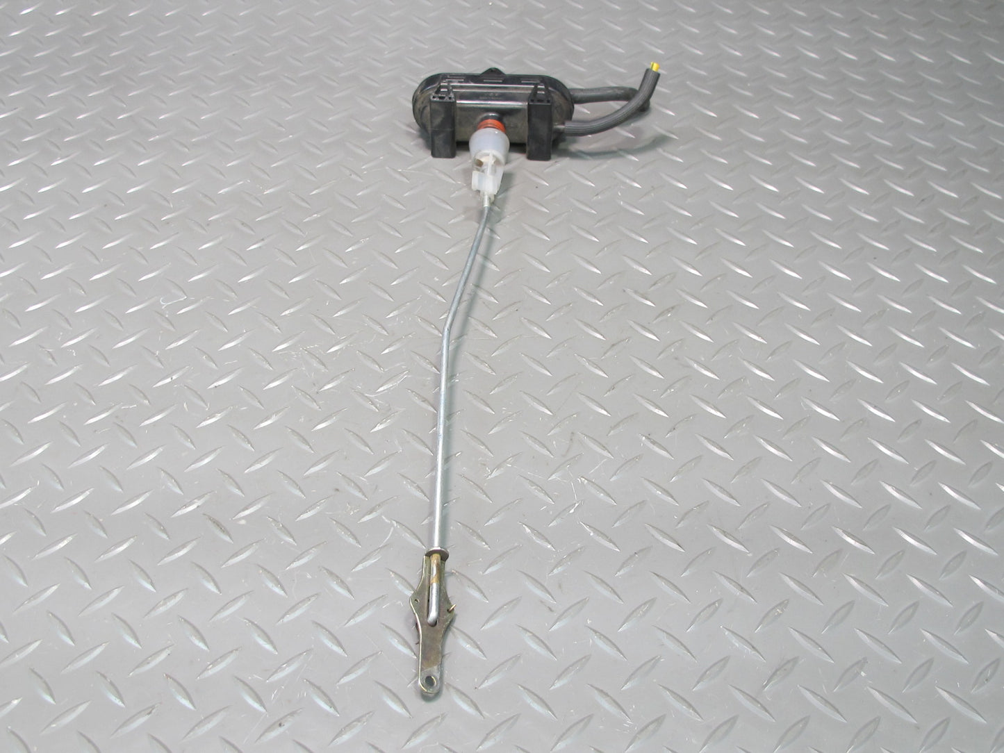 75-85 Mercedes W123 300D Front Right Door Lock Vacuum Actuator OEM