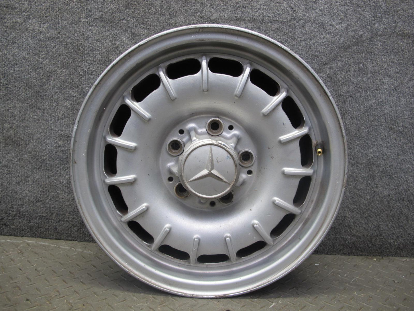 75-85 Mercedes W123 300D Set of 4 Factory 14" R14 Alloy Wheel Rim 14x6J ET30 OEM