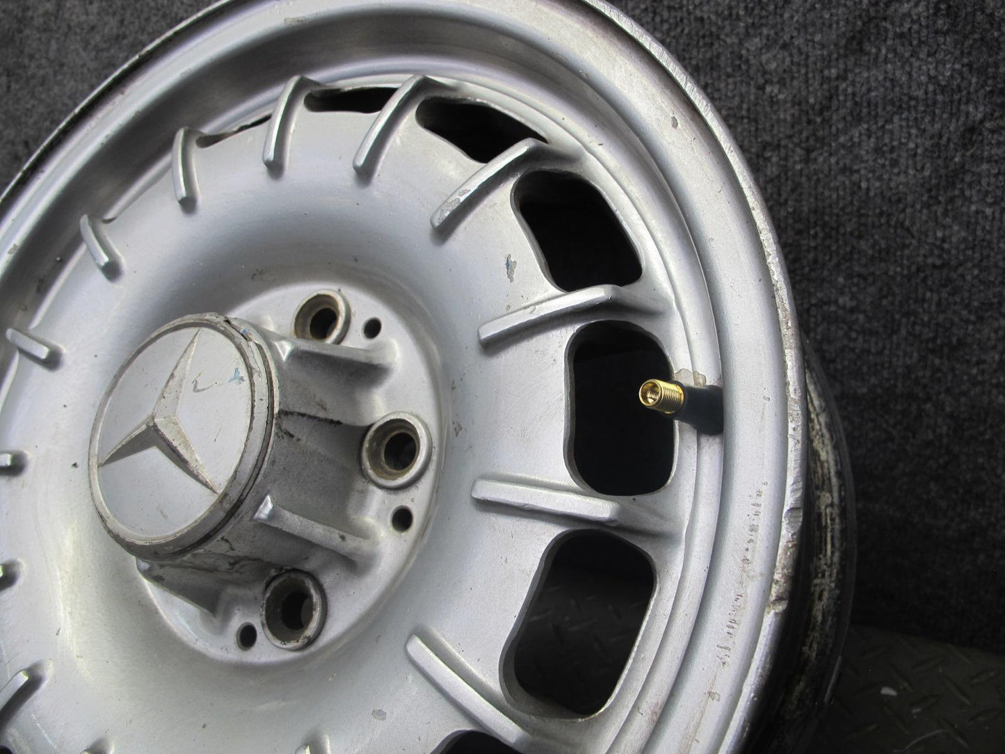 75-85 Mercedes W123 300D Set of 4 Factory 14" R14 Alloy Wheel Rim 14x6J ET30 OEM