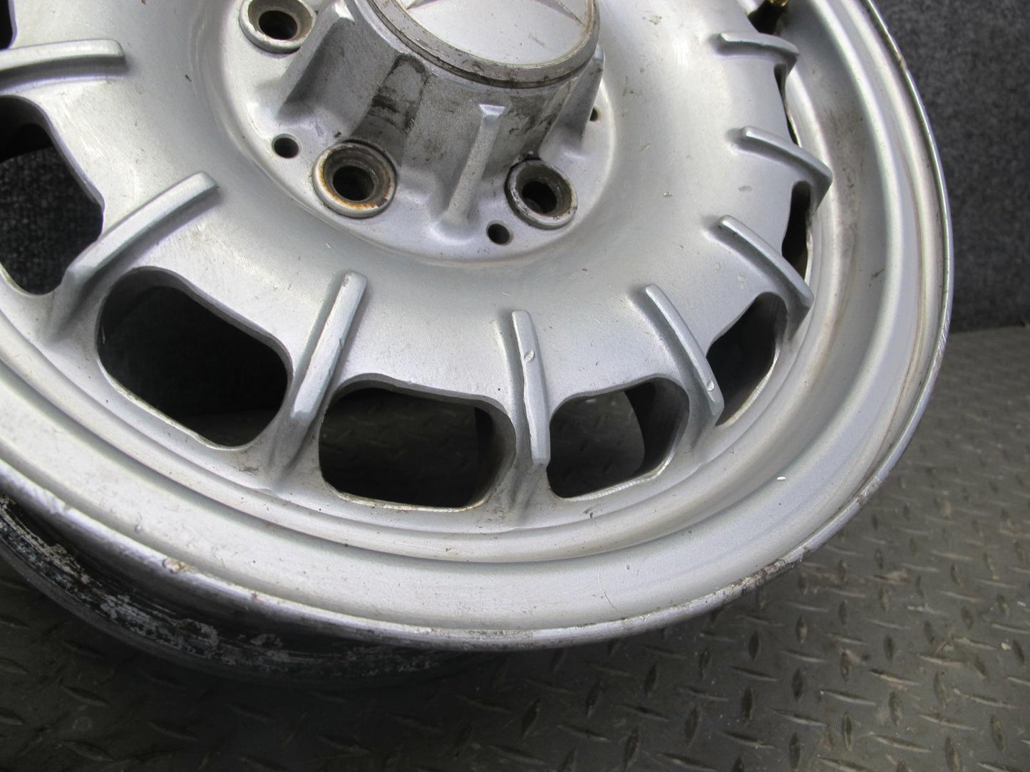 75-85 Mercedes W123 300D Set of 4 Factory 14" R14 Alloy Wheel Rim 14x6J ET30 OEM