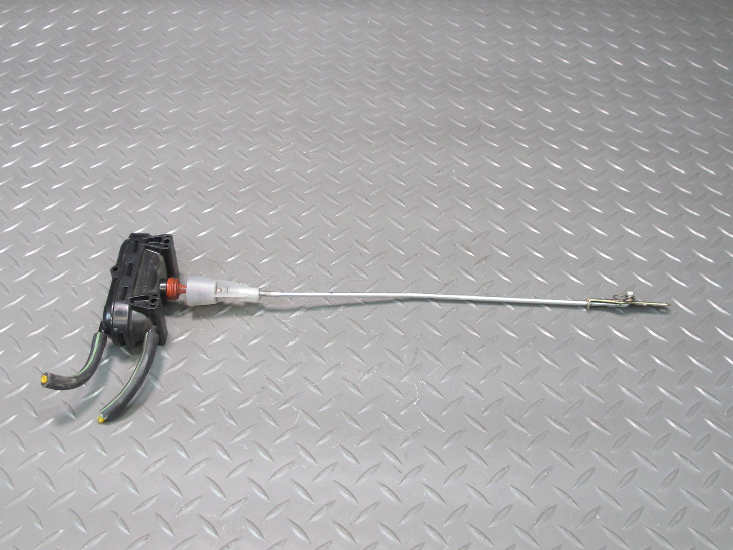 75-85 Mercedes W123 300D Front Right Door Lock Vacuum Actuator OEM