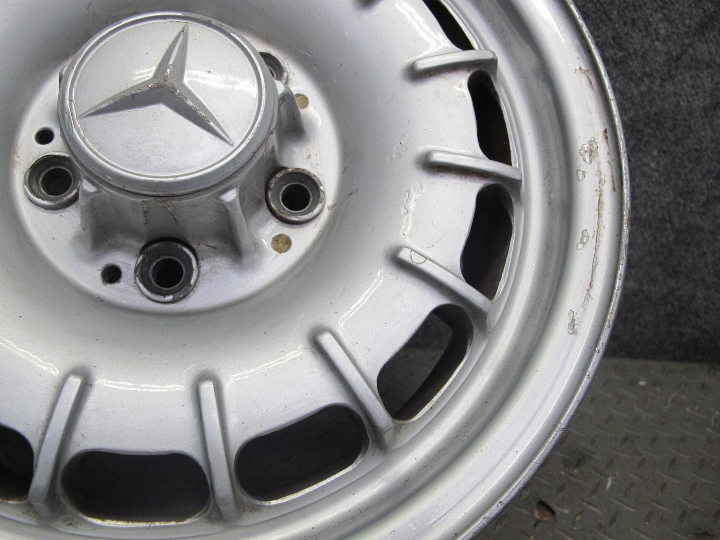 75-85 Mercedes W123 300D Set of 4 Factory 14" R14 Alloy Wheel Rim 14x6J ET30 OEM