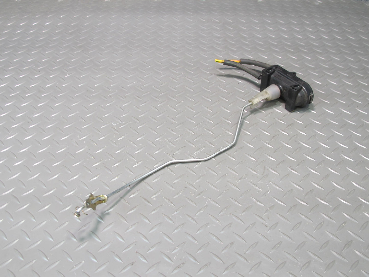 75-85 Mercedes W123 300D Rear Right Door Lock Vacuum Actuator OEM