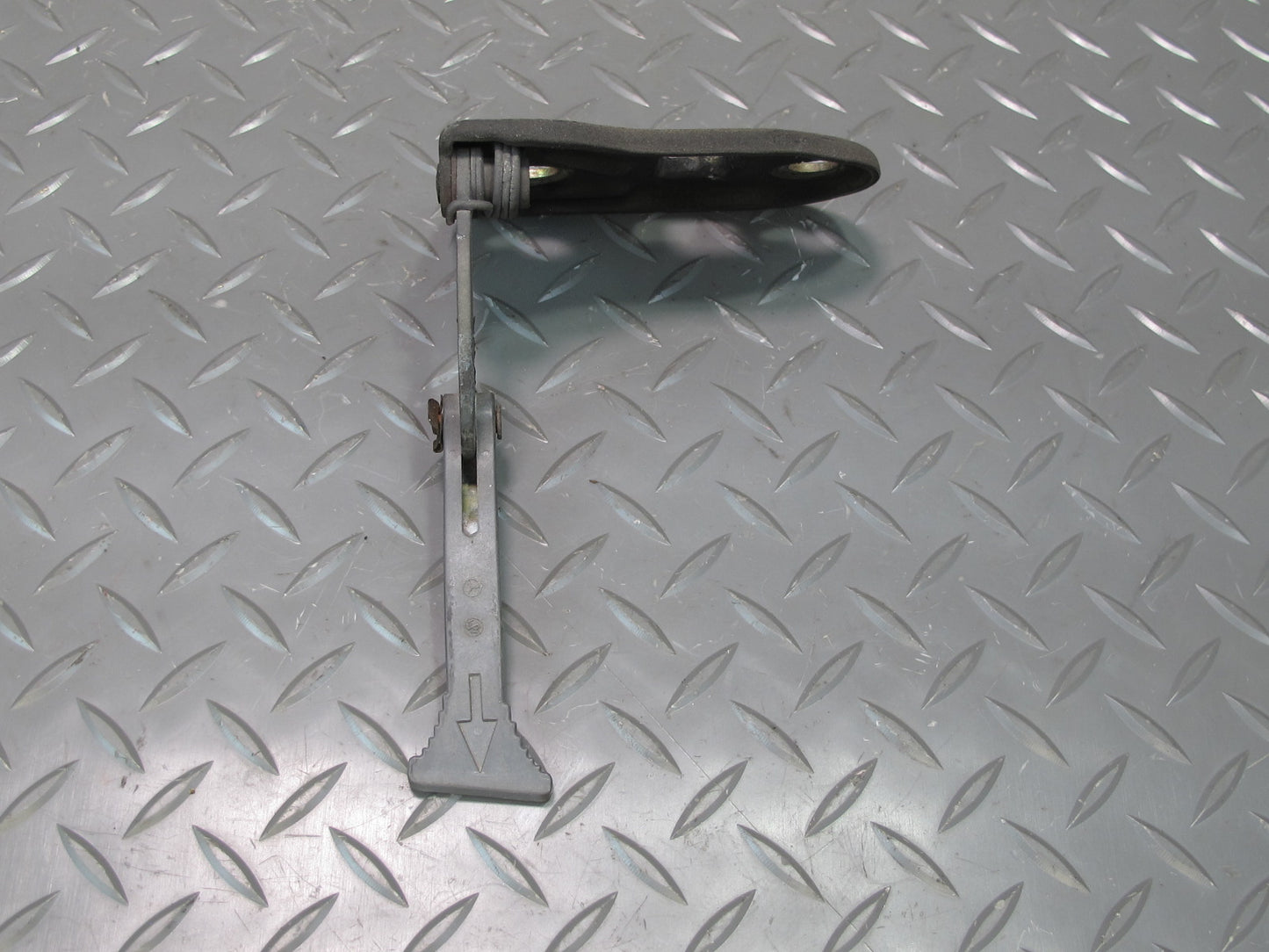 75-85 Mercedes W123 300D Hood Open Release Latch Catch OEM