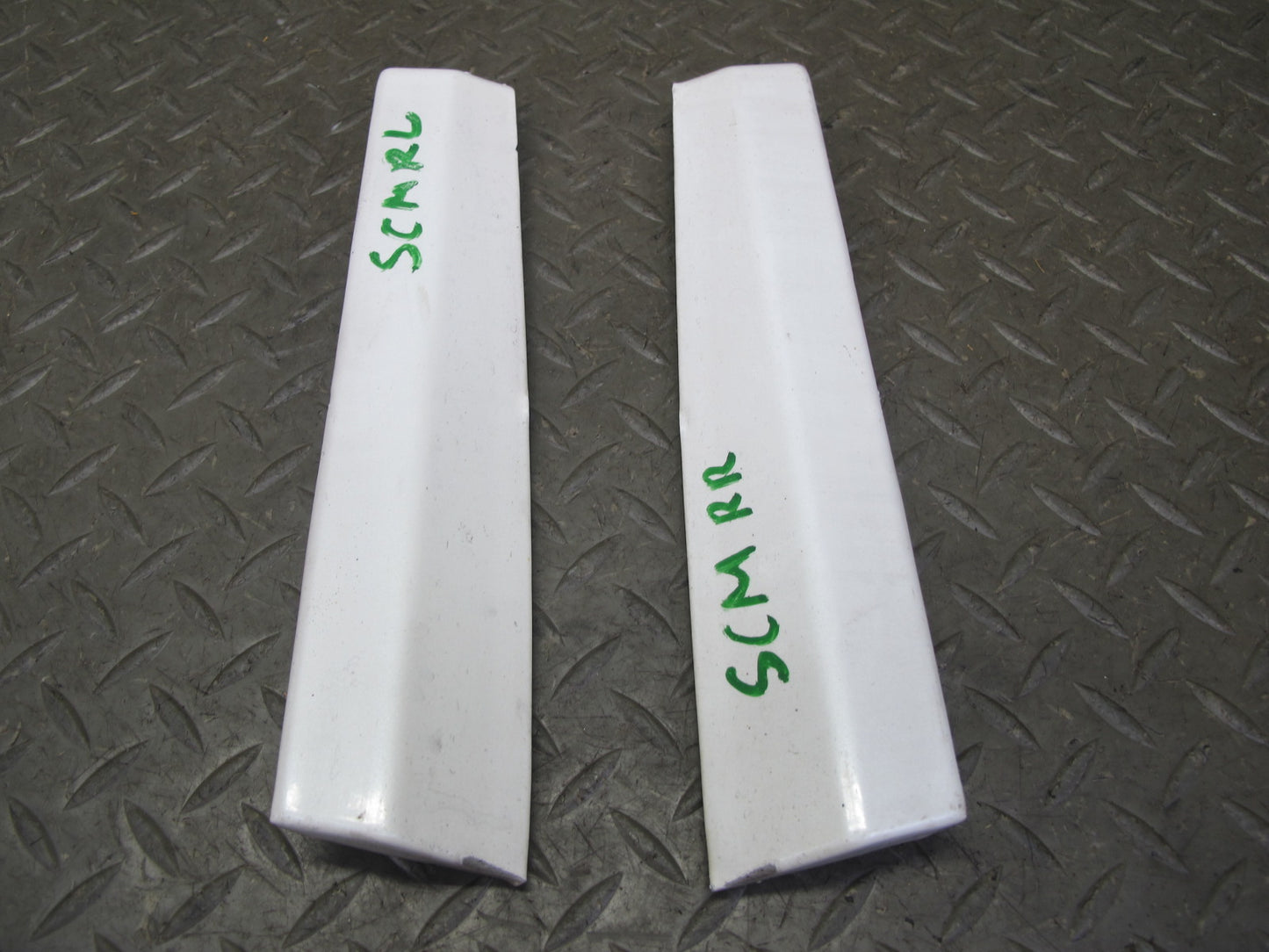 92-96 Lexus UZZ30L SC300 SC400 Set of 2 Rear Lower Fender Molding White OEM