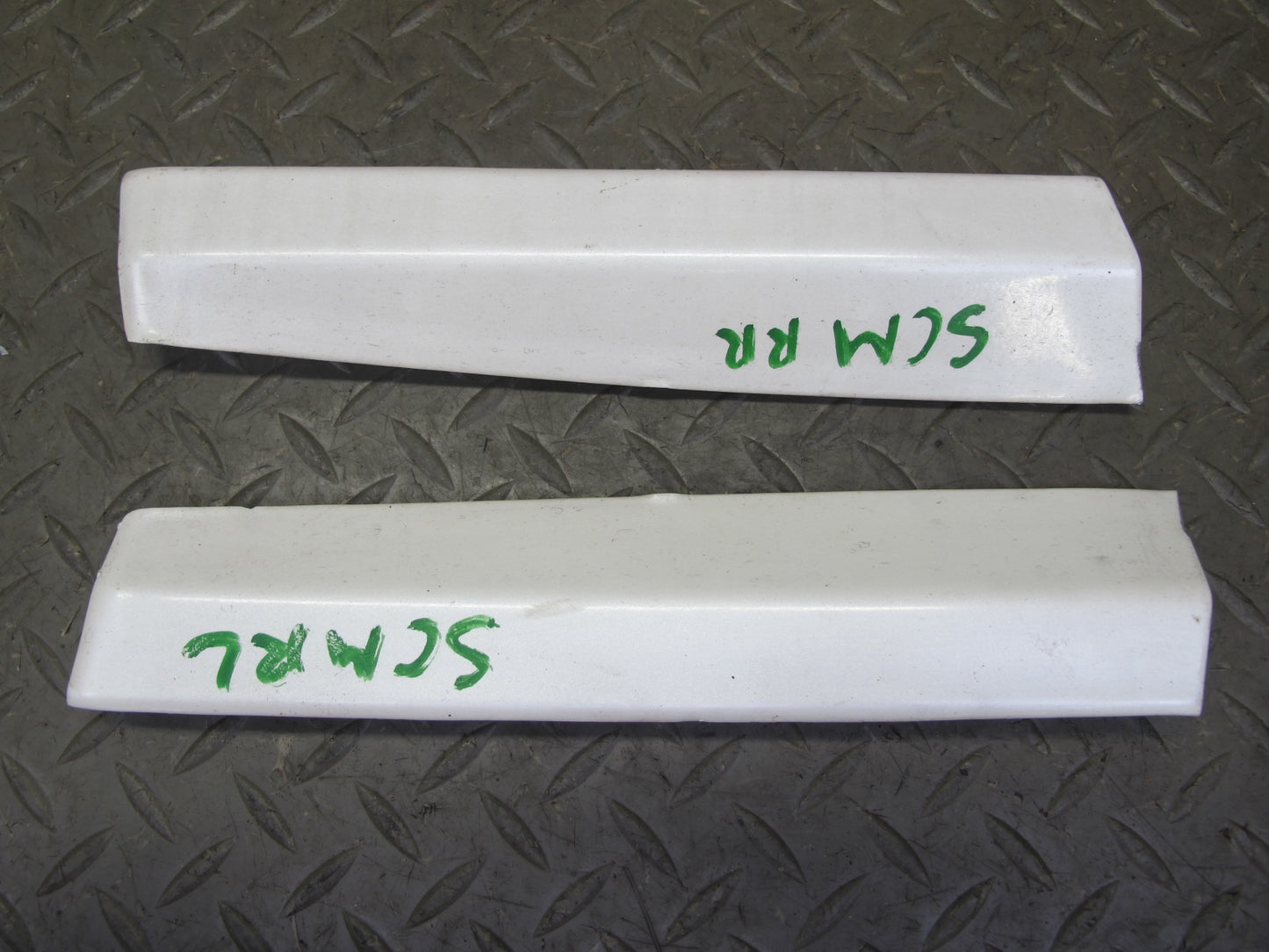 92-96 Lexus UZZ30L SC300 SC400 Set of 2 Rear Lower Fender Molding White OEM