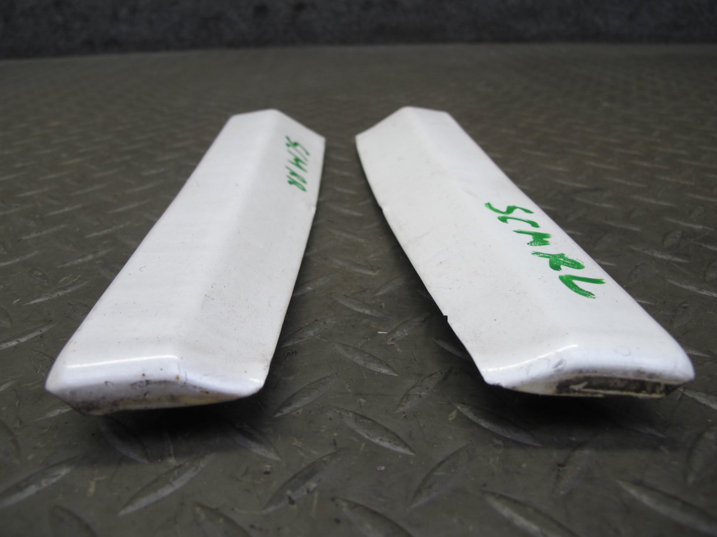 92-96 Lexus UZZ30L SC300 SC400 Set of 2 Rear Lower Fender Molding White OEM