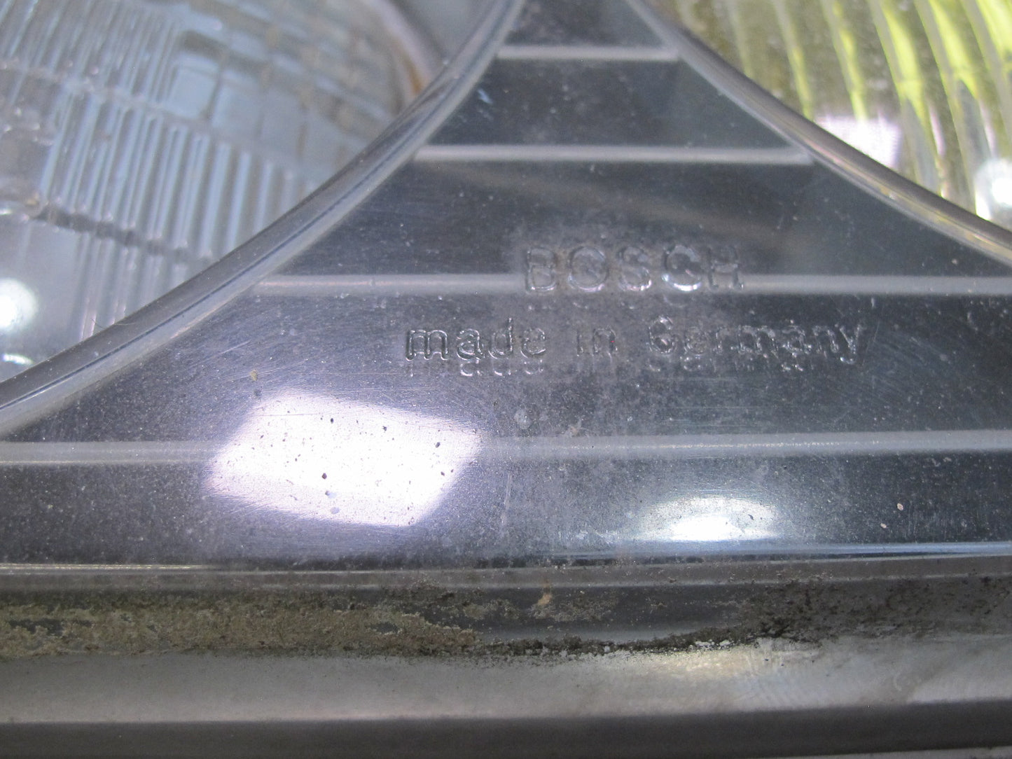 79-85 Mercedes W123 300D Front Right Halogen Headlight Lamp w Trim OEM