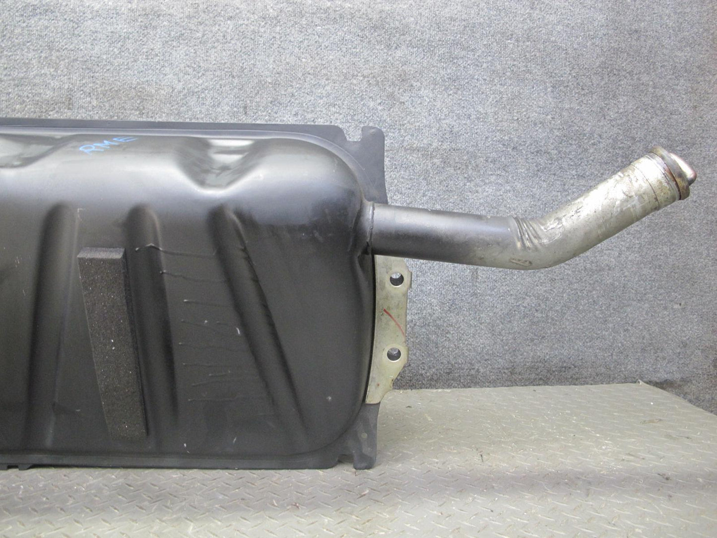 82-85 Mercedes W123 300D Diesel Sedan Fuel Tank Unit w Cap OEM