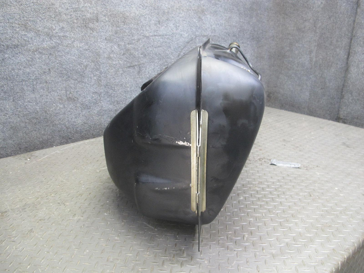 82-85 Mercedes W123 300D Diesel Sedan Fuel Tank Unit w Cap OEM