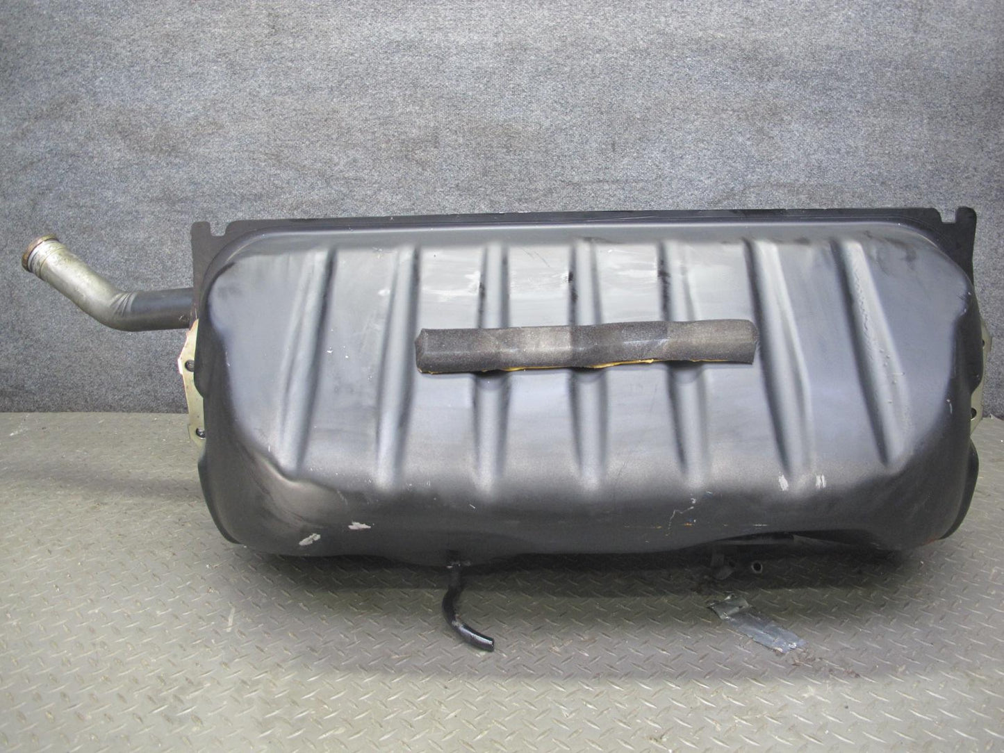 82-85 Mercedes W123 300D Diesel Sedan Fuel Tank Unit w Cap OEM