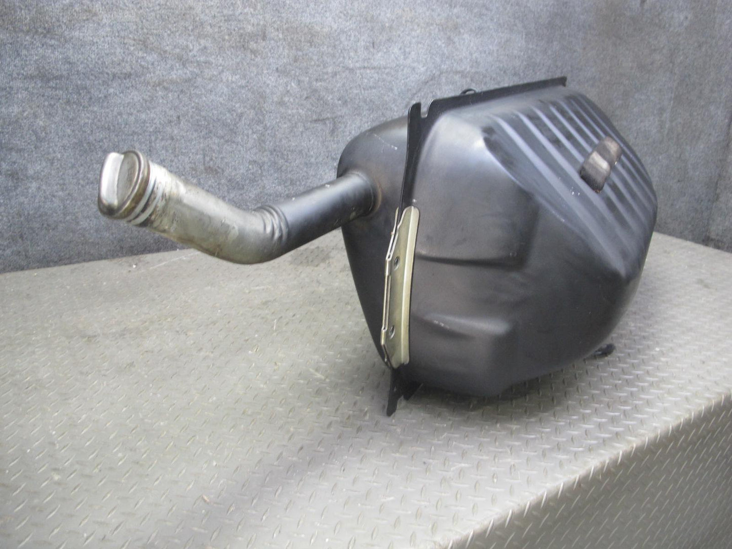 82-85 Mercedes W123 300D Diesel Sedan Fuel Tank Unit w Cap OEM