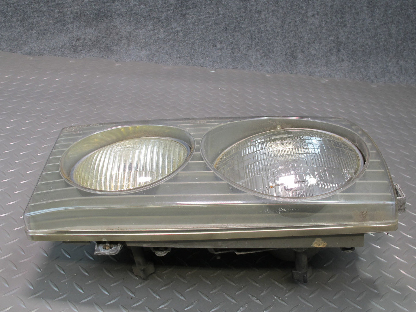 79-85 Mercedes W123 300D Front Right Halogen Headlight Lamp w Trim OEM