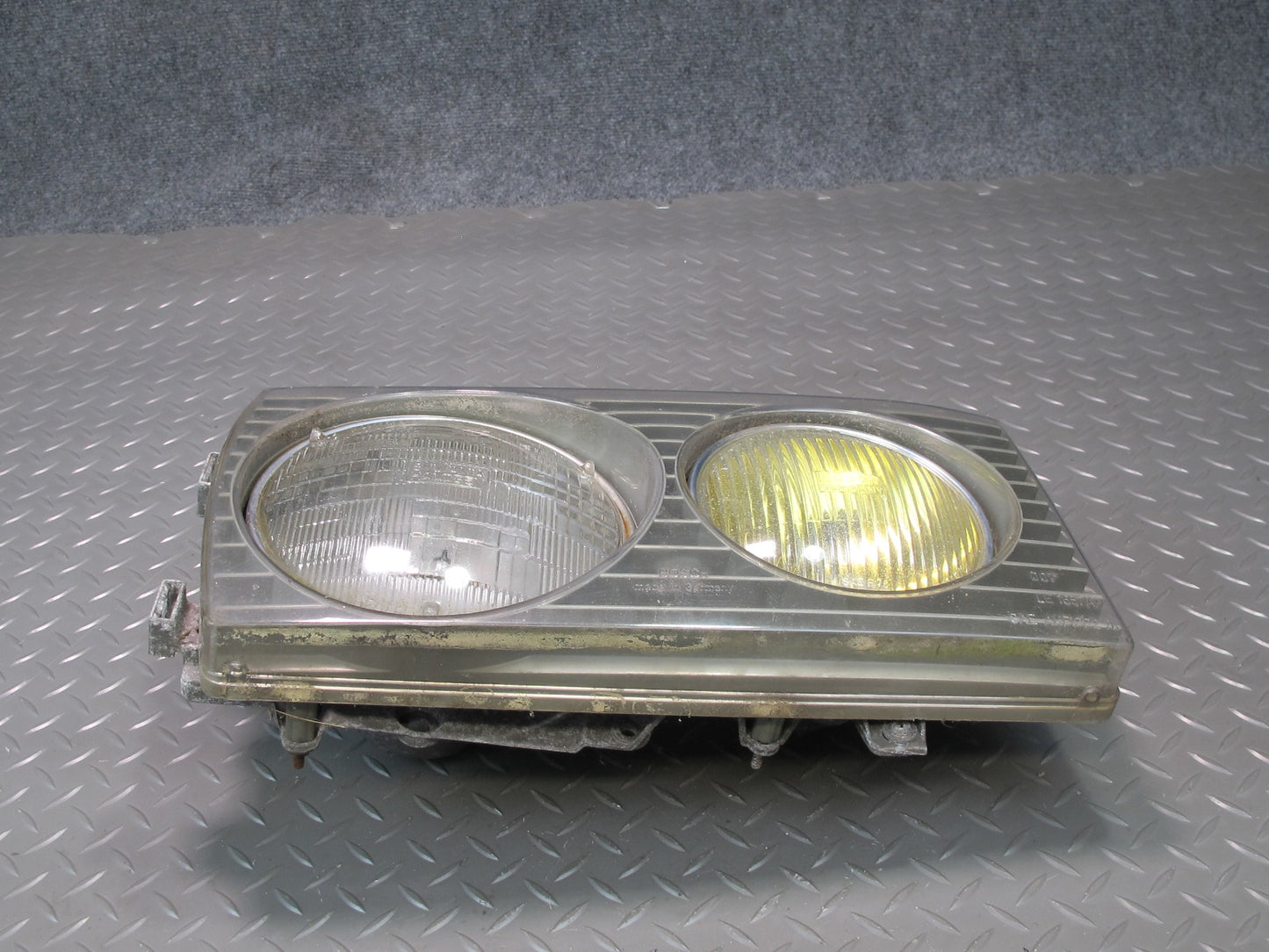 79-85 Mercedes W123 300D Front Right Halogen Headlight Lamp w Trim OEM
